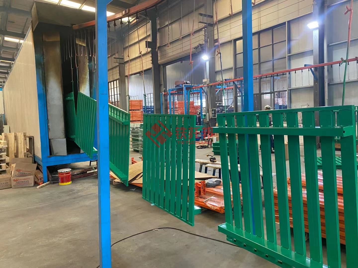 為什么說鐵托盤比塑料托盤好